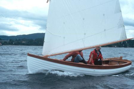  Boatbuilding - 14 ft Lapstrake Sailing Dinghy "Skylark", Design #107